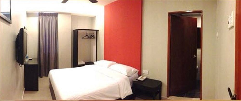 Golden Court - Tun Abdul Razak Hotel 3*