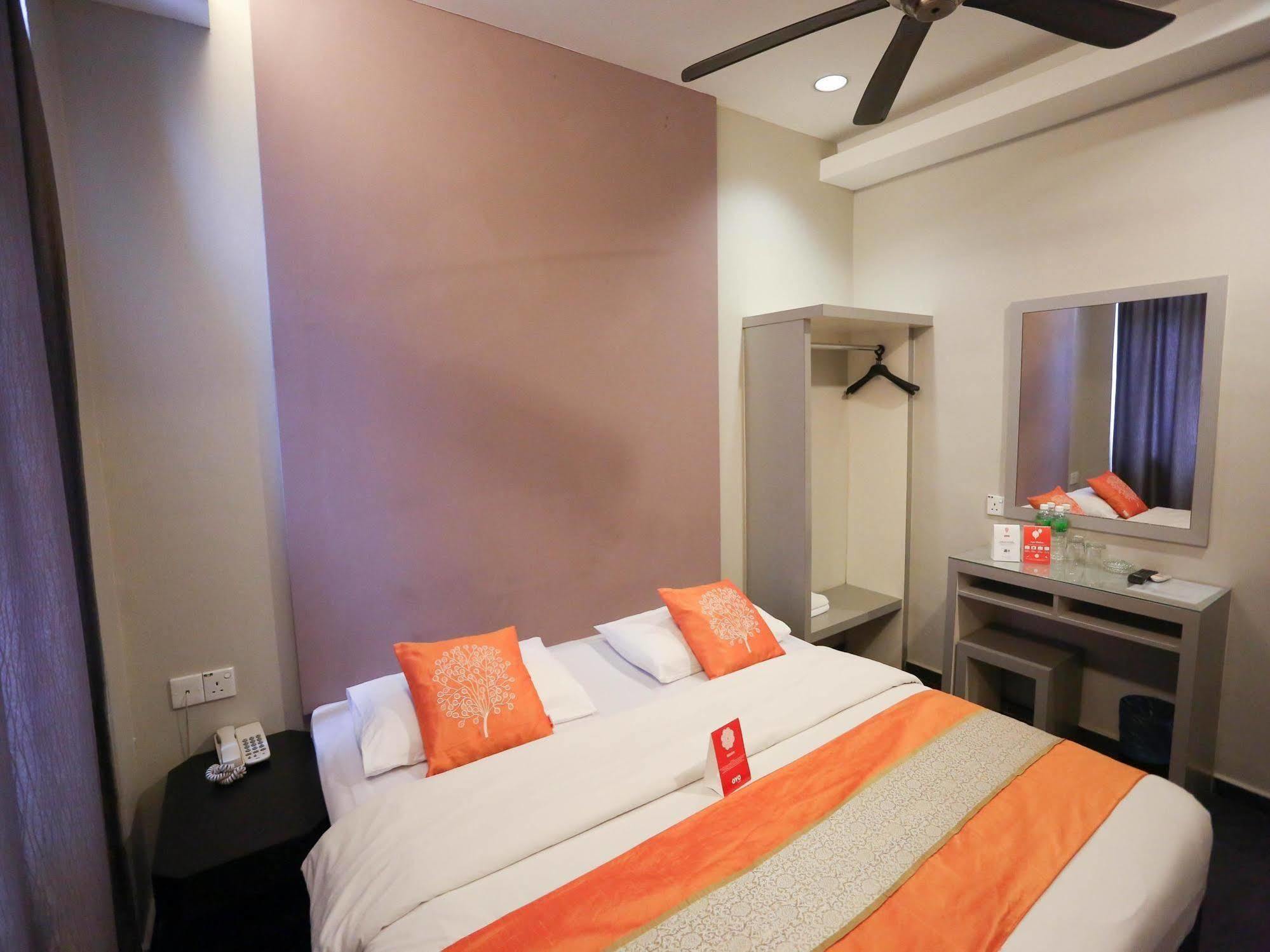 Hotel Golden Court - Tun Abdul Razak 3*